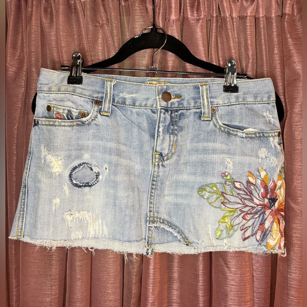 Abercrombie & Fitch Y2K Light Blue Denim Micro Mini Skirt w/ Floral Embroidery